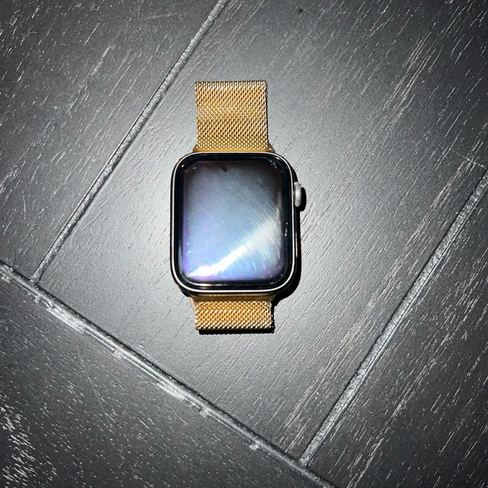 Apple Watch Series 6 - 44mm with Gold Mesh Band